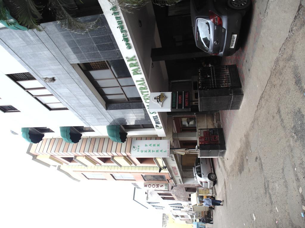 Hotel S R M Central Park Chennai Esterno foto