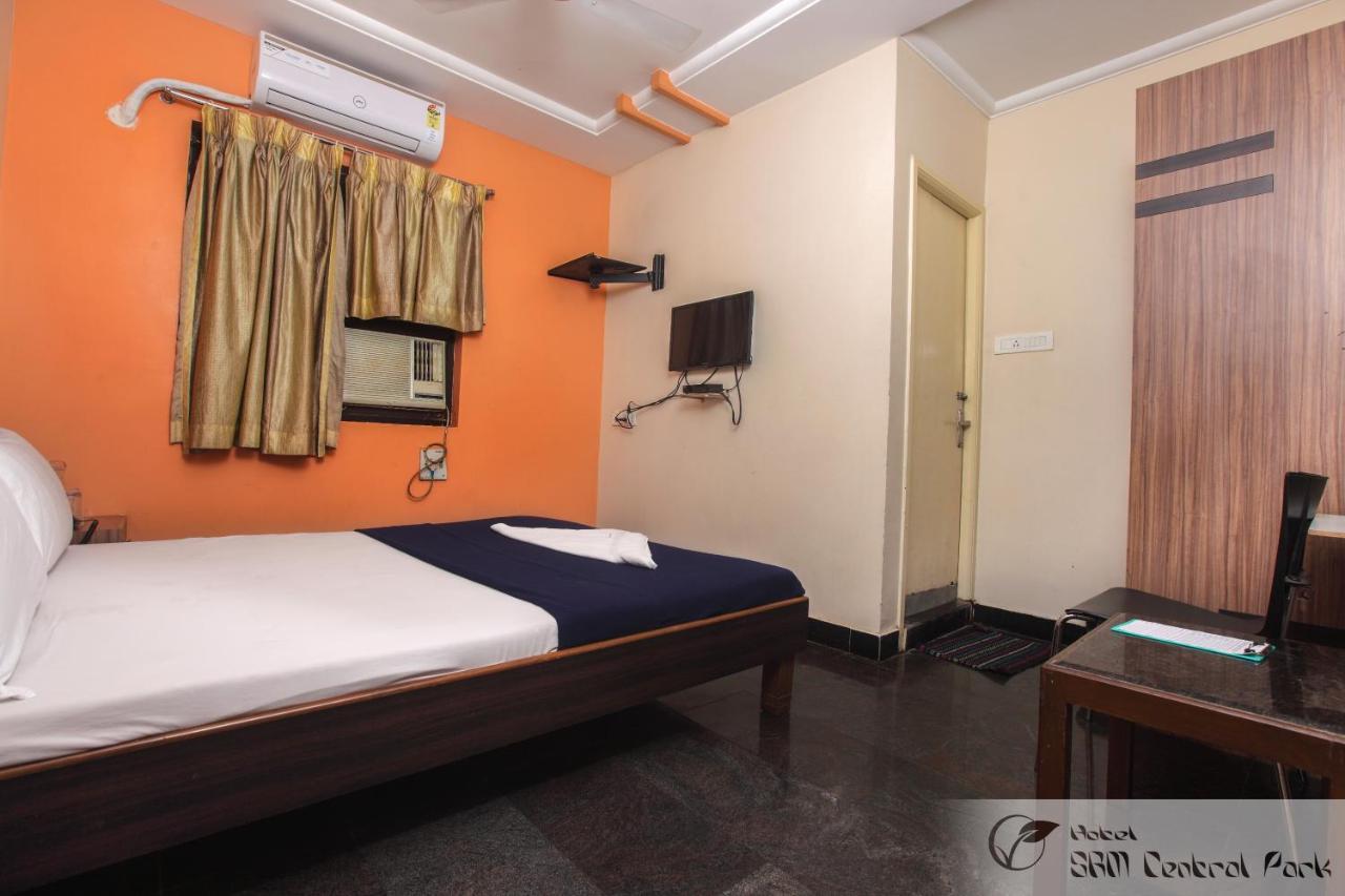 Hotel S R M Central Park Chennai Esterno foto