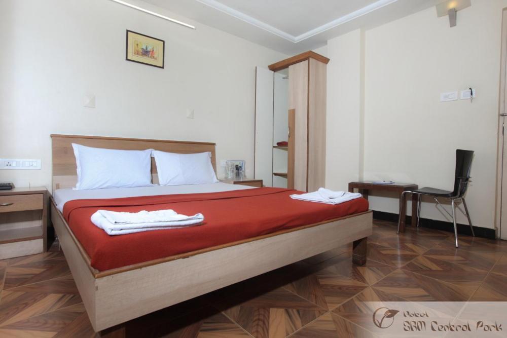 Hotel S R M Central Park Chennai Esterno foto